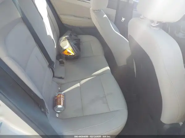 5NPD74LF6HH040215 2017 HYUNDAI ELANTRA - Image 8