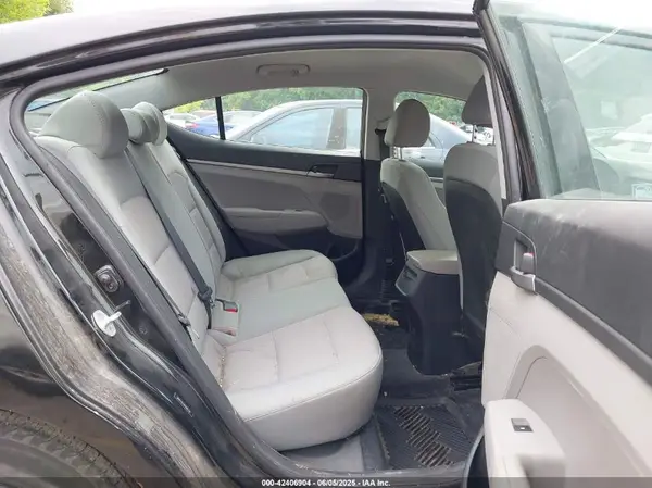 5NPD74LF6HH082139 2017 HYUNDAI ELANTRA - Image 8