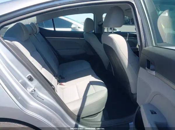 5NPD74LF6HH095487 2017 HYUNDAI ELANTRA - Image 8