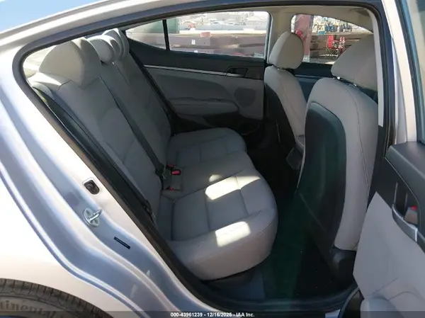 5NPD74LF6HH141612 2017 HYUNDAI ELANTRA - Image 8