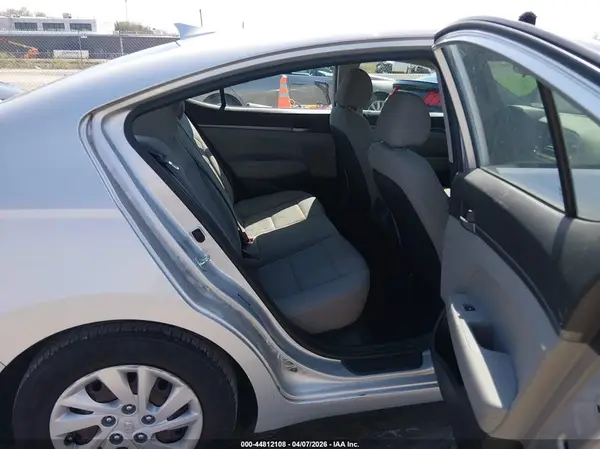 5NPD74LF6HH145725 2017 HYUNDAI ELANTRA - Image 8