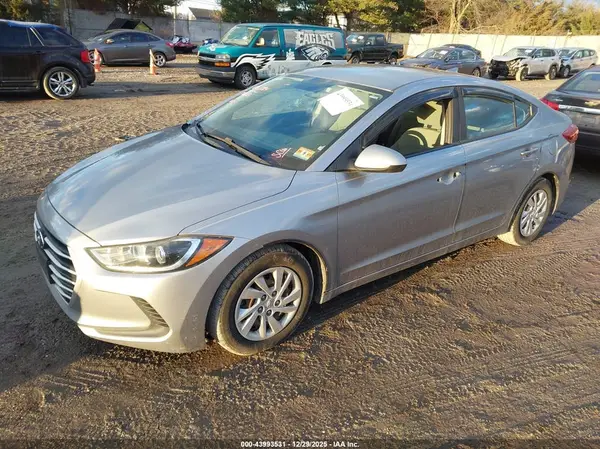 5NPD74LF6HH168809 2017 HYUNDAI ELANTRA - Image 2