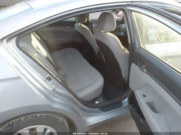 5NPD74LF6HH168809 2017 HYUNDAI ELANTRA - Image 8