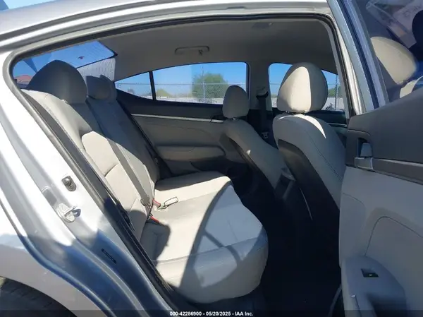 5NPD74LF6HH172813 2017 HYUNDAI ELANTRA - Image 8