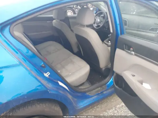 5NPD74LF6HH174688 2017 HYUNDAI ELANTRA - Image 8
