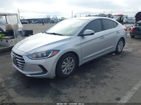 5NPD74LF6HH201260 2017 HYUNDAI ELANTRA - Image 2