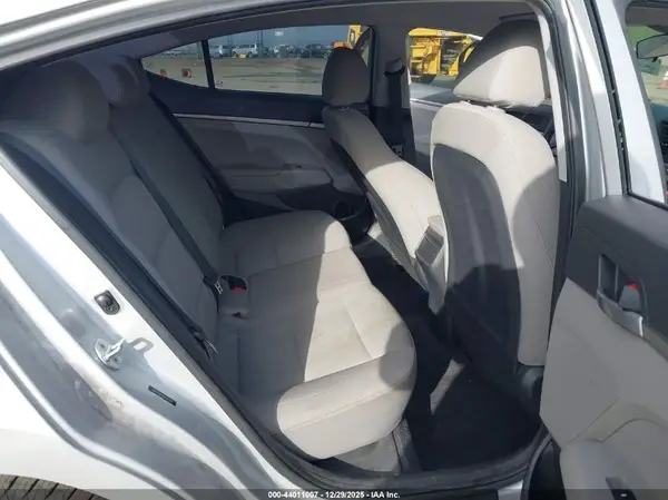 5NPD74LF6HH201260 2017 HYUNDAI ELANTRA - Image 8
