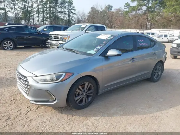 5NPD74LF6HH205082 2017 HYUNDAI ELANTRA - Image 2