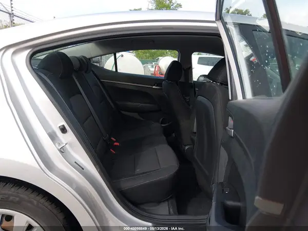 5NPD74LF6JH226262 2018 HYUNDAI ELANTRA - Image 8