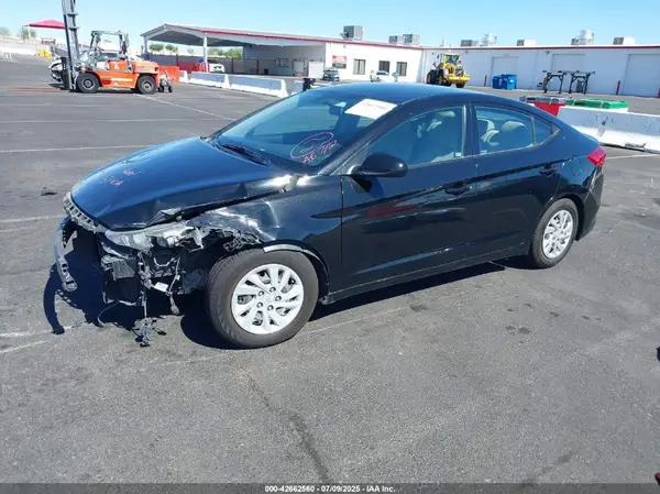 5NPD74LF6JH271962 2018 HYUNDAI ELANTRA - Image 2