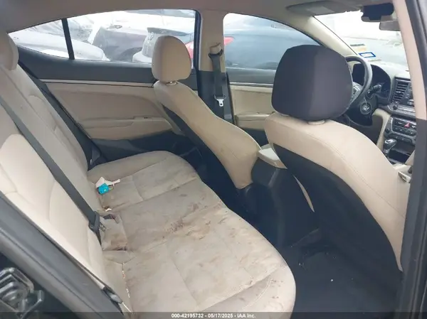 5NPD74LF6JH272528 2018 HYUNDAI ELANTRA - Image 8
