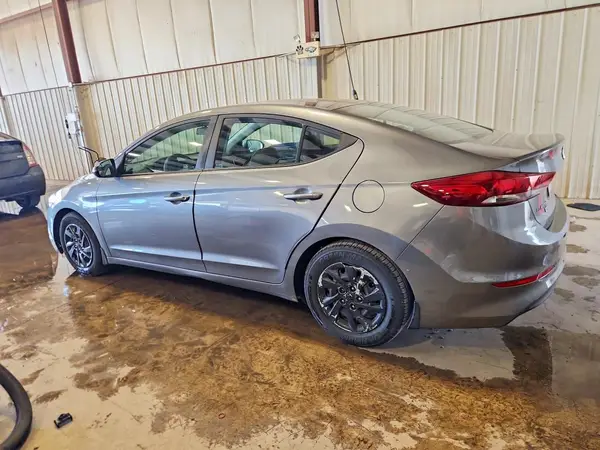 5NPD74LF6JH278877 2018 HYUNDAI ELANTRA - Image 2