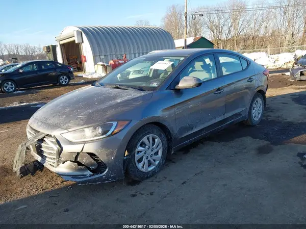 5NPD74LF6JH284517 2018 HYUNDAI ELANTRA - Image 2
