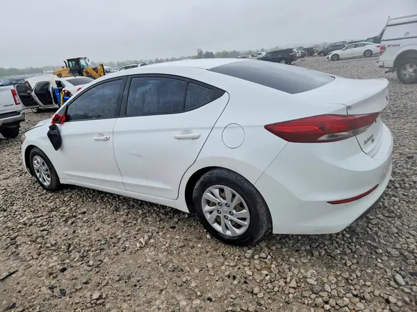 5NPD74LF6JH347020 2018 HYUNDAI ELANTRA - Image 2