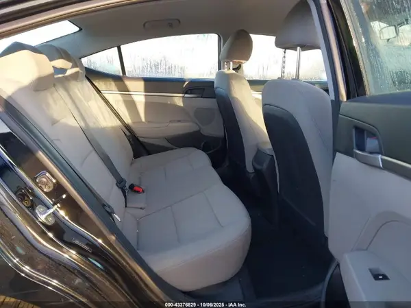 5NPD74LF6JH349687 2018 HYUNDAI ELANTRA - Image 8