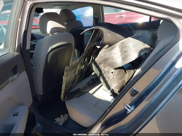 5NPD74LF6JH350709 2018 HYUNDAI ELANTRA - Image 8