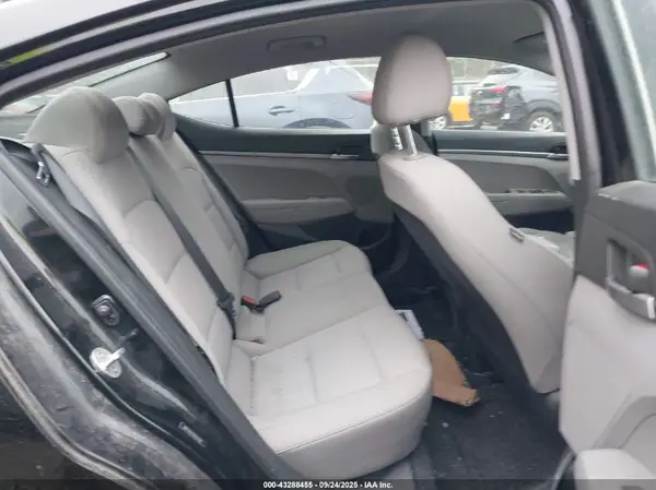 5NPD74LF6JH351746 2018 HYUNDAI ELANTRA - Image 8