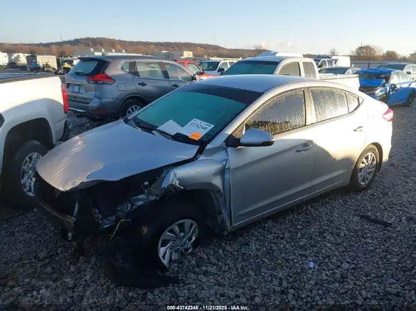 5NPD74LF6JH352086 2018 HYUNDAI ELANTRA - Image 2