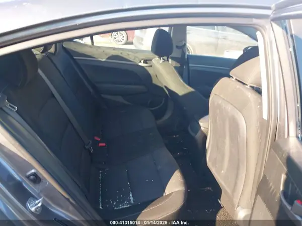 5NPD74LF6JH381555 2018 HYUNDAI ELANTRA - Image 8