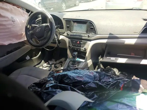 5NPD74LF6JH383662 2018 HYUNDAI ELANTRA - Image 8