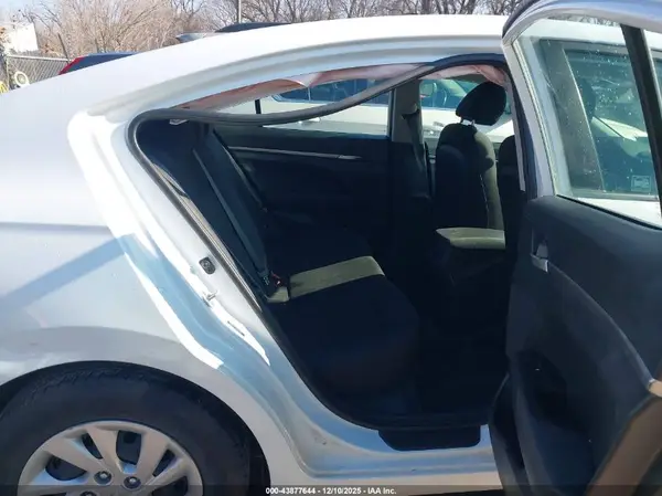 5NPD74LF6KH473945 2019 HYUNDAI ELANTRA - Image 8
