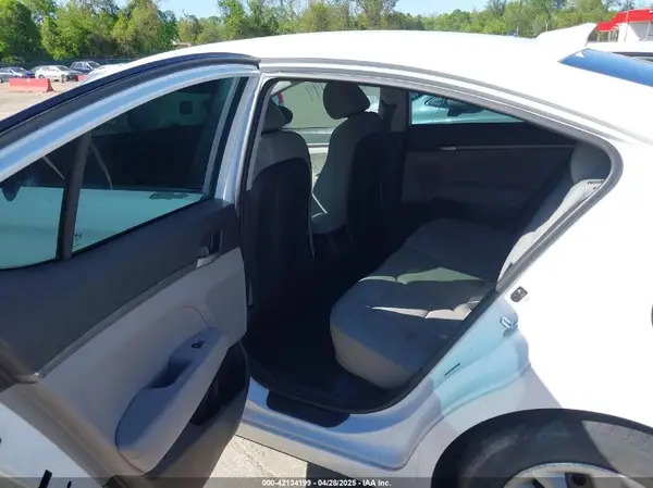 5NPD74LF7HH054513 2017 HYUNDAI ELANTRA - Image 8
