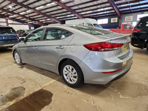 5NPD74LF7HH058741 2017 HYUNDAI ELANTRA - Image 2