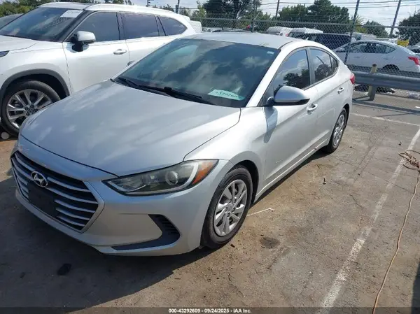 5NPD74LF7HH067844 2017 HYUNDAI ELANTRA - Image 2