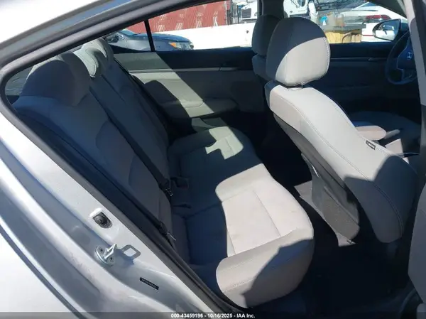 5NPD74LF7HH093201 2017 HYUNDAI ELANTRA - Image 8