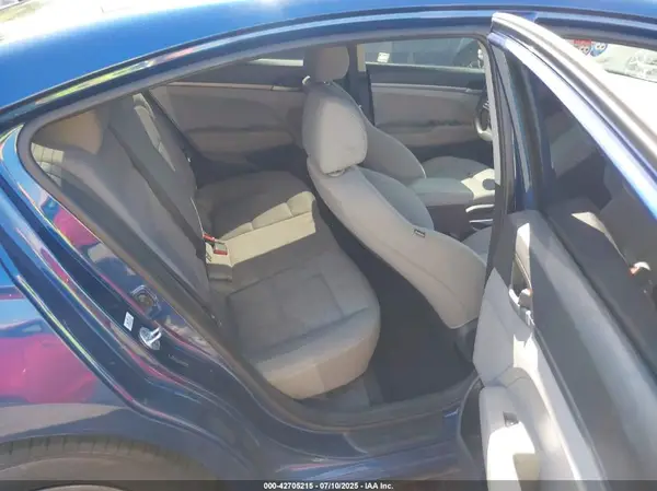 5NPD74LF7HH099760 2017 HYUNDAI ELANTRA - Image 8