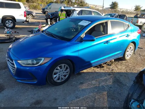 5NPD74LF7HH125760 2017 HYUNDAI ELANTRA - Image 2