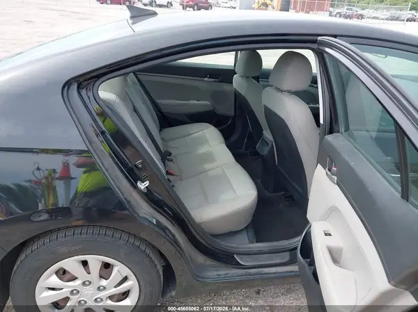5NPD74LF7HH135611 2017 HYUNDAI ELANTRA - Image 8