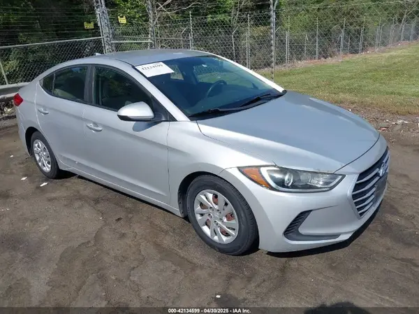 5NPD74LF7HH136774 2017 HYUNDAI ELANTRA - Image 1