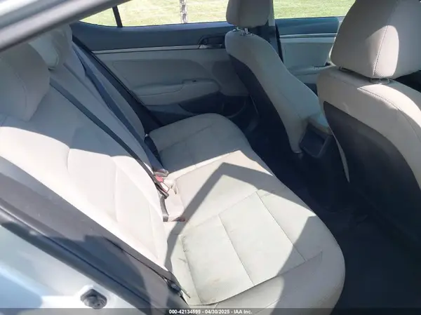 5NPD74LF7HH136774 2017 HYUNDAI ELANTRA - Image 8