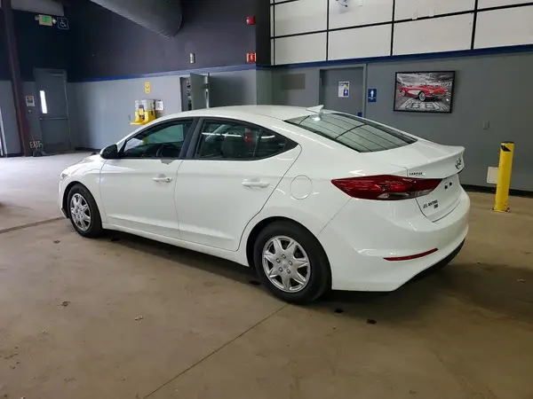 5NPD74LF7HH140243 2017 HYUNDAI ELANTRA - Image 2