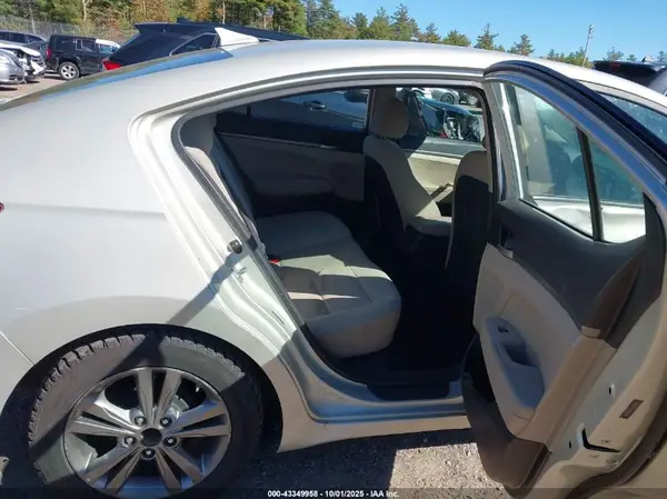 5NPD74LF7HH167264 2017 HYUNDAI ELANTRA - Image 8