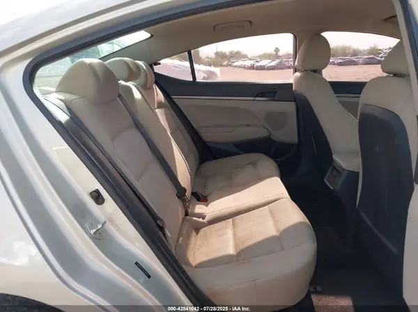 5NPD74LF7HH189703 2017 HYUNDAI ELANTRA - Image 8