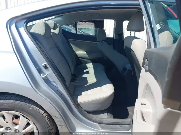 5NPD74LF7HH193959 2017 HYUNDAI ELANTRA - Image 8