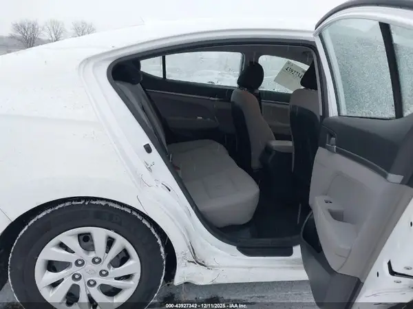 5NPD74LF7HH208220 2017 HYUNDAI ELANTRA - Image 8