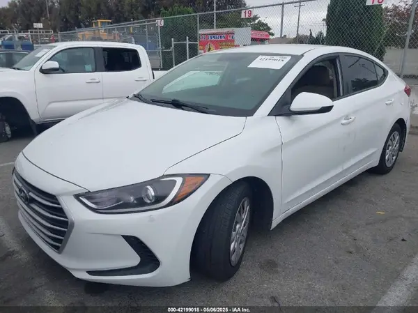 5NPD74LF7JH216033 2018 HYUNDAI ELANTRA - Image 2
