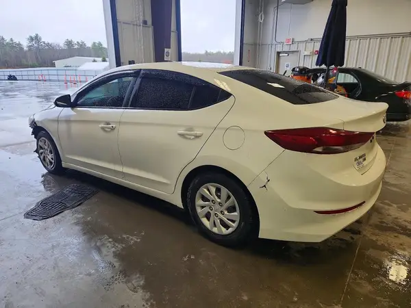 5NPD74LF7JH228831 2018 HYUNDAI ELANTRA - Image 2