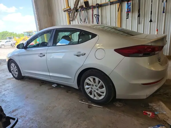 5NPD74LF7JH231423 2018 HYUNDAI ELANTRA - Image 2