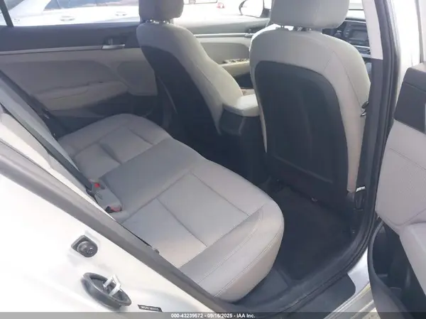 5NPD74LF7JH233723 2018 HYUNDAI ELANTRA - Image 8