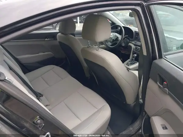 5NPD74LF7JH262803 2018 HYUNDAI ELANTRA - Image 8