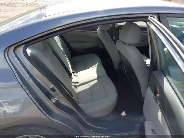 5NPD74LF7JH274613 2018 HYUNDAI ELANTRA - Image 8