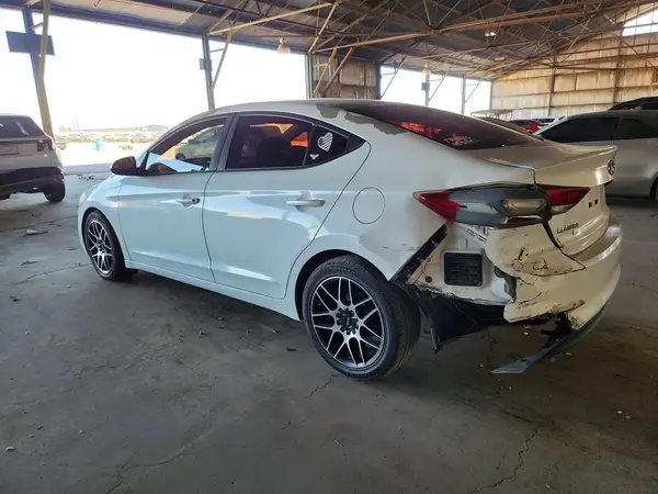 5NPD74LF7JH281142 2018 HYUNDAI ELANTRA - Image 2