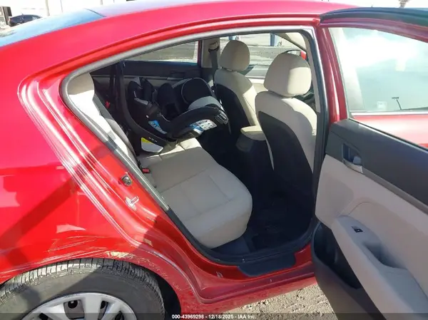 5NPD74LF7JH302796 2018 HYUNDAI ELANTRA - Image 8