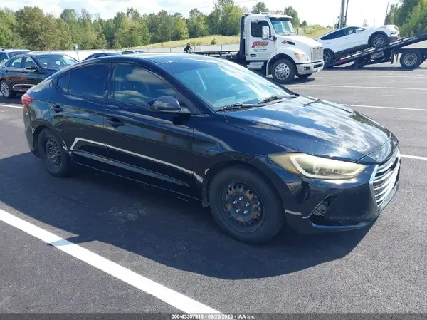 5NPD74LF7JH342490 2018 HYUNDAI ELANTRA - Image 1