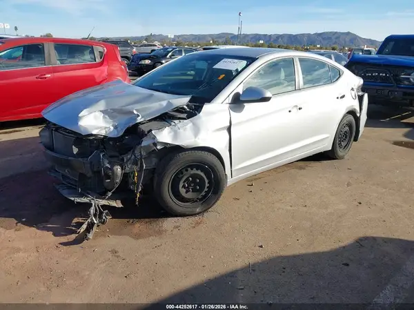 5NPD74LF7JH353523 2018 HYUNDAI ELANTRA - Image 2