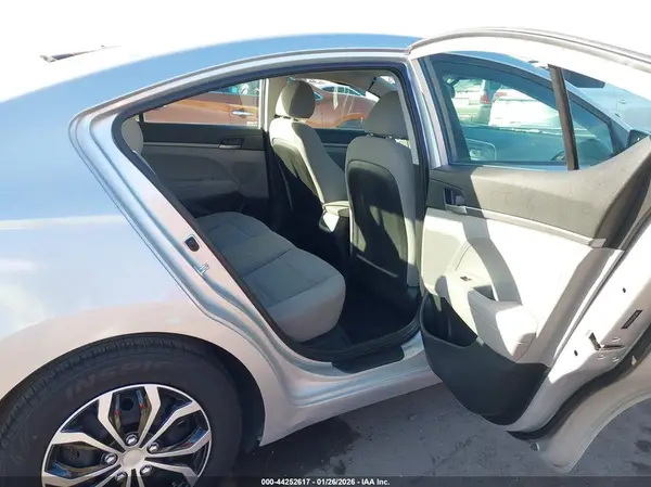 5NPD74LF7JH353523 2018 HYUNDAI ELANTRA - Image 8